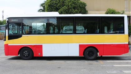 Thân xe cứng vững, kính dán