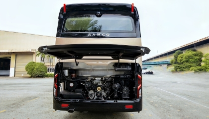Khoang động cơ xe